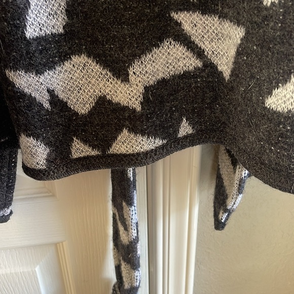 Sweater jacket, medium white size large - Picture 5 of 7